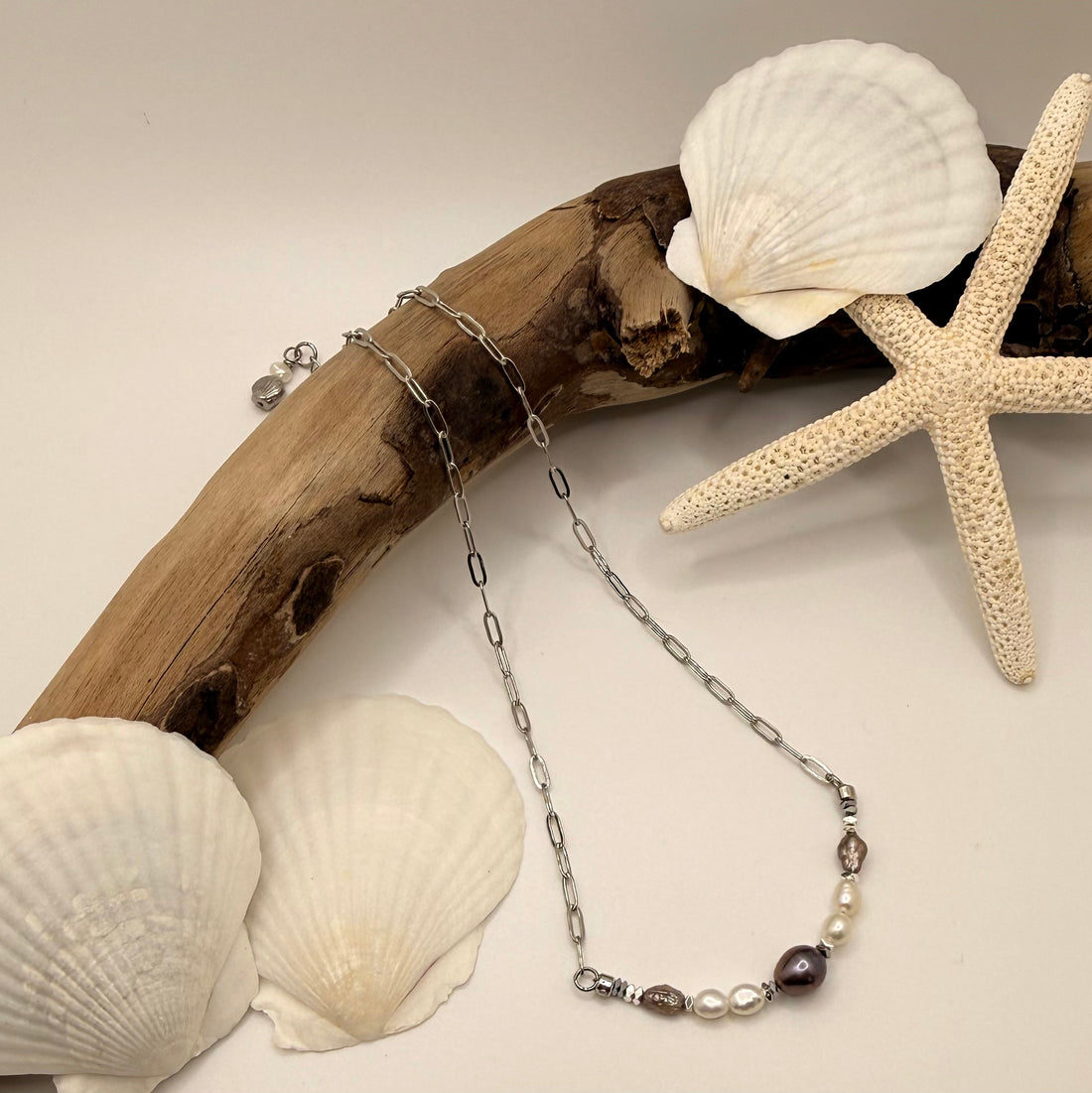 Coastal Contrast Pearl